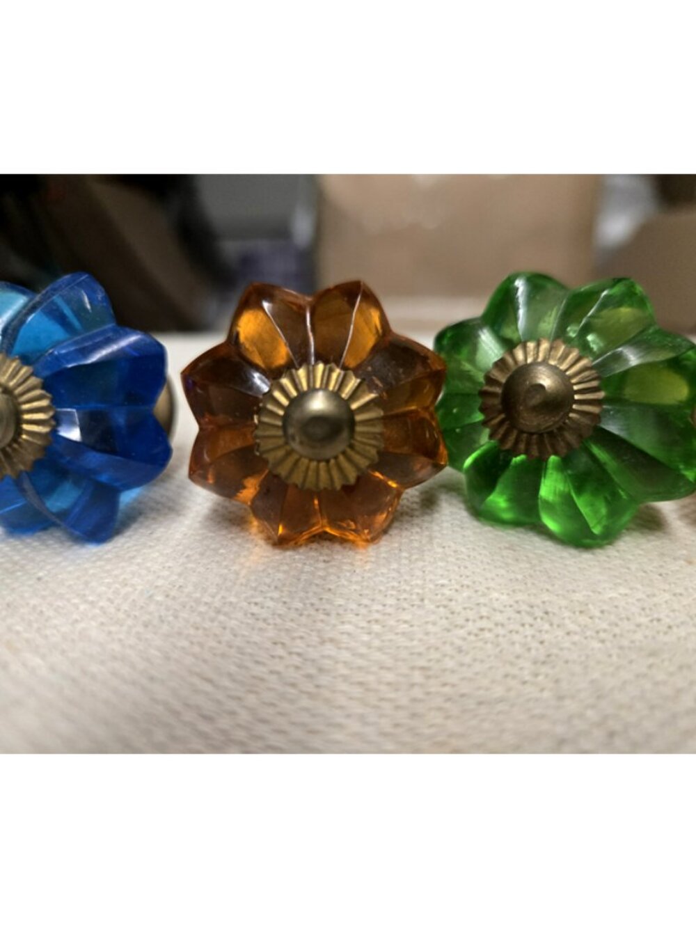 VINTAGE ANTIQUE  GLASS DRAWER PULLS KNOBS 💥SET OF 6 💥COMPLETE WITH HARDWARE